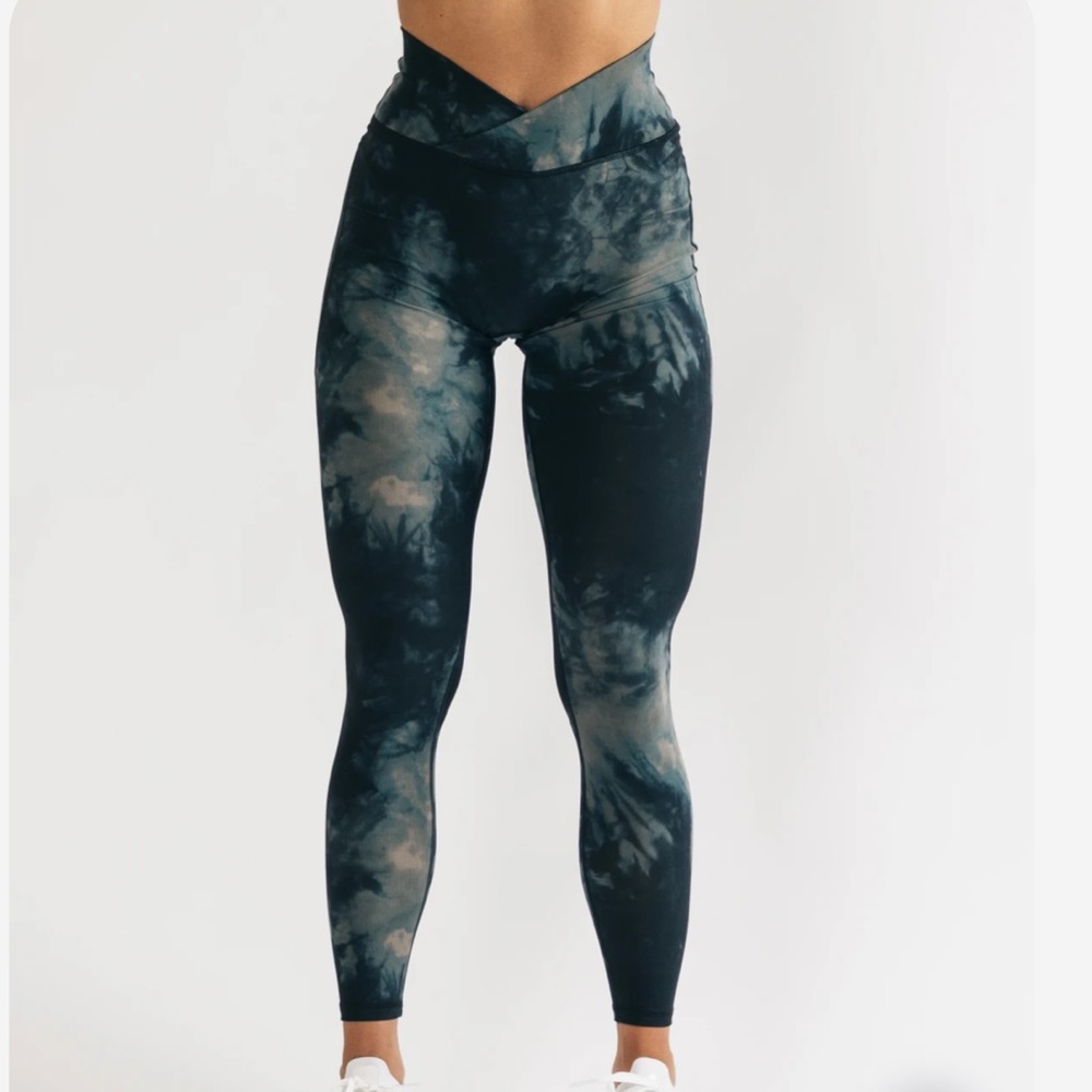 Alphalete Surface Power Leggings Black Oil Stain